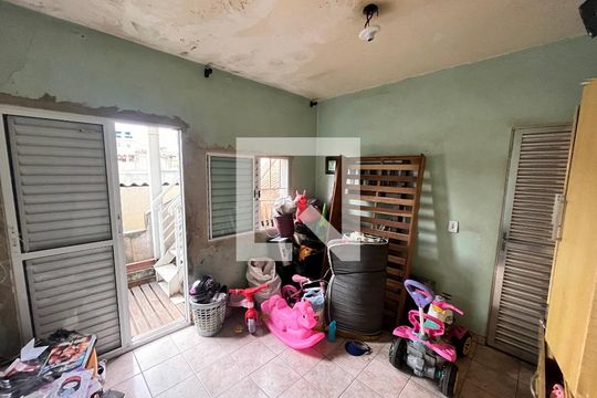 Quarto de casa para alugar com 3 quartos, 450m² em Parque Peruche, São Paulo
