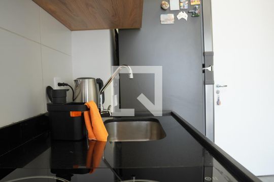Cozinha de kitnet/studio para alugar com 1 quarto, 27m² em Pinheiros, São Paulo