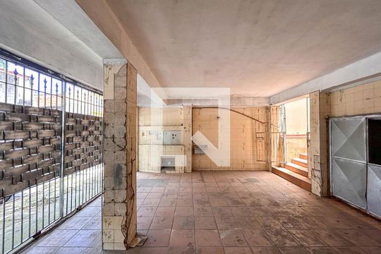 Garagem de casa para alugar com 4 quartos, 180m² em Jardim Santa Lucrecia, São Paulo