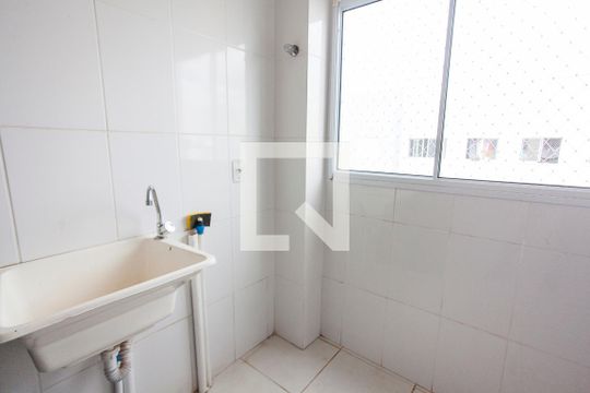Área de Serviço de apartamento para alugar com 2 quartos, 43m² em Jardim Holanda, Uberlândia