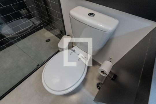 Banheiro de kitnet/studio para alugar com 1 quarto, 36m² em Bela Vista, São Paulo