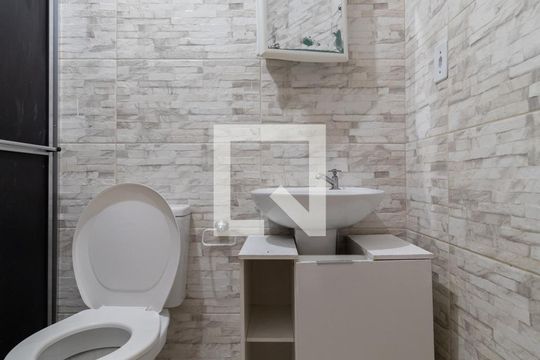 Banheiro de apartamento para alugar com 2 quartos, 50m² em Jardim Etelvina, São Paulo