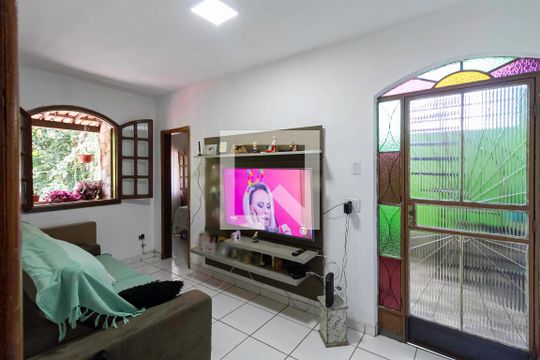 Casa para alugar com 2 quartos, 120m² em São Tomaz, Belo Horizonte