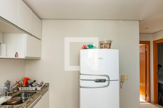Cozinha de apartamento à venda com 2 quartos, 48m² em Chácaras Reunidas Santa Terezinha, Contagem