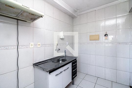 Cozinha de apartamento para alugar com 2 quartos, 47m² em Parque Bristol, São Paulo