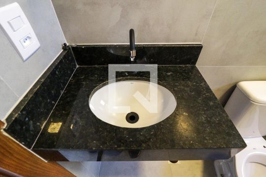 Banheiro de apartamento para alugar com 2 quartos, 45m² em Carandiru, São Paulo