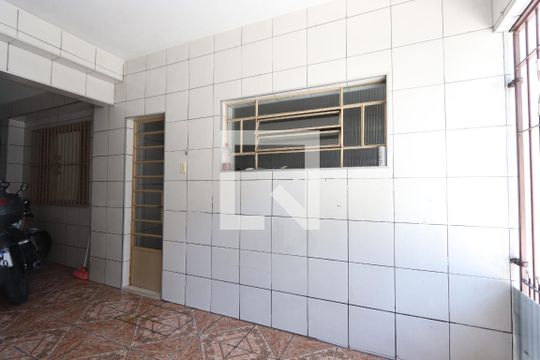 Garagem de casa para alugar com 2 quartos, 55m² em Vila Divina Pastora, São Paulo