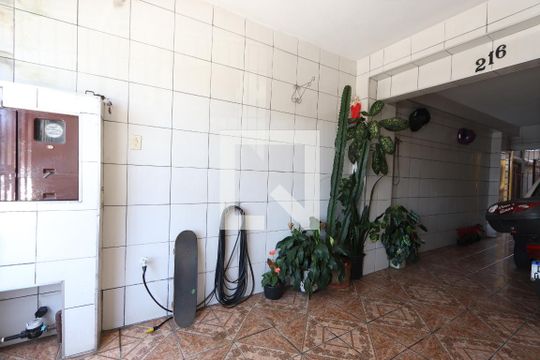 Garagem de casa para alugar com 2 quartos, 55m² em Vila Divina Pastora, São Paulo
