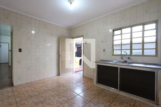 Cozinha de casa para alugar com 2 quartos, 55m² em Vila Divina Pastora, São Paulo