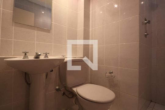 Banheiro de apartamento à venda com 2 quartos, 75m² em Marechal Rondon, Canoas