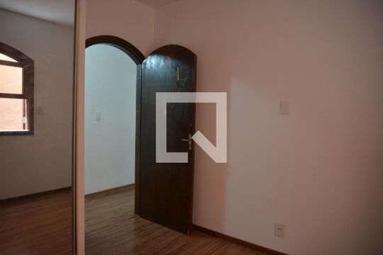 Quarto de casa à venda com 5 quartos, 380m² em Jardim Ipanema, Santo André