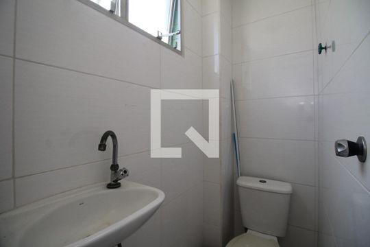 Banheiro de serviço de apartamento à venda com 3 quartos, 85m² em Barra da Tijuca, Rio de Janeiro