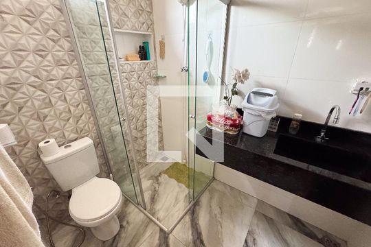 Edícula Banheiro de casa à venda com 5 quartos, 400m² em Riacho das Pedras, Contagem