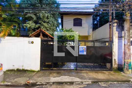 Fachada de casa à venda com 2 quartos, 253m² em Vila Rosalia, Guarulhos