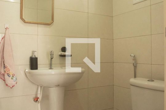 Banheiro de Serviço de casa à venda com 3 quartos, 330m² em Vila da Saúde, São Paulo