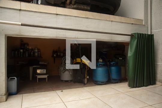 Depósito da garagem de casa à venda com 3 quartos, 330m² em Vila da Saúde, São Paulo