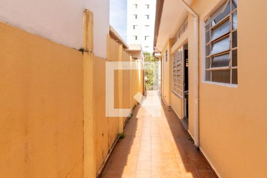 Corredor Lateral de casa à venda com 3 quartos, 376m² em Vila Harmonia, Guarulhos