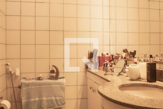 Banheiro de apartamento à venda com 2 quartos, 55m² em Chácara Inglesa, São Paulo