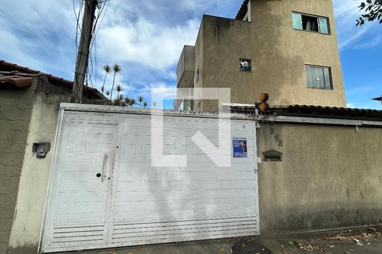 Fachada + plaquinha de casa para alugar com 2 quartos, 110m² em Campinho, Rio de Janeiro