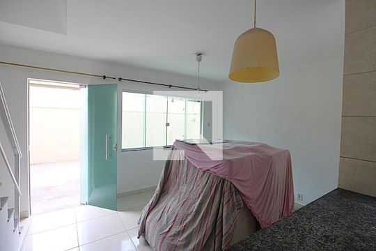 Sala de casa para alugar com 2 quartos, 110m² em Campinho, Rio de Janeiro