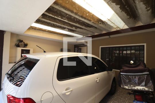 Garagem de casa à venda com 3 quartos, 137m² em Jardim Ipanema, Santo André