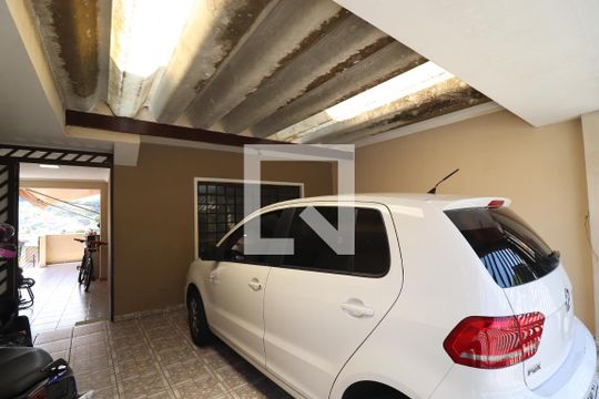 Garagem de casa à venda com 3 quartos, 137m² em Jardim Ipanema, Santo André