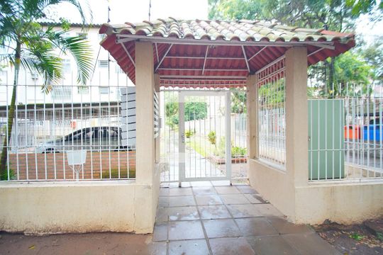 Fachada de apartamento para alugar com 2 quartos, 62m² em Humaitá, Porto Alegre