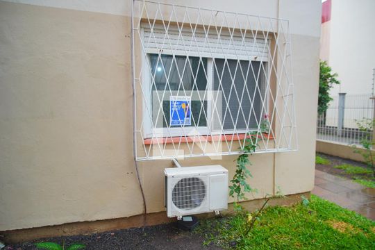 Adesivo na Janela de apartamento para alugar com 2 quartos, 62m² em Humaitá, Porto Alegre