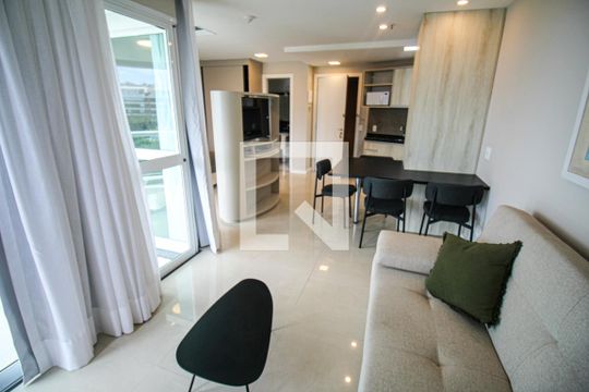 Sala de apartamento para alugar com 1 quarto, 52m² em Barra da Tijuca, Rio de Janeiro