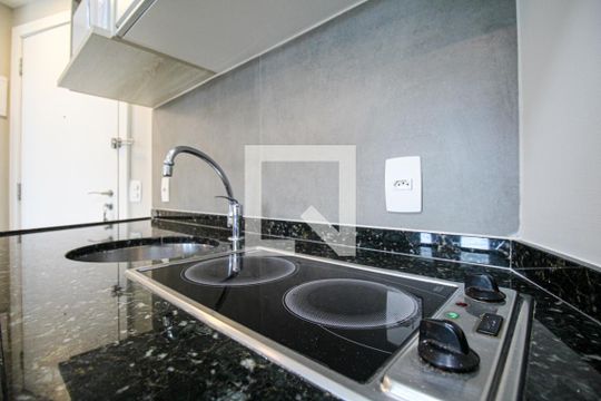 Cozinha de apartamento para alugar com 1 quarto, 52m² em Barra da Tijuca, Rio de Janeiro