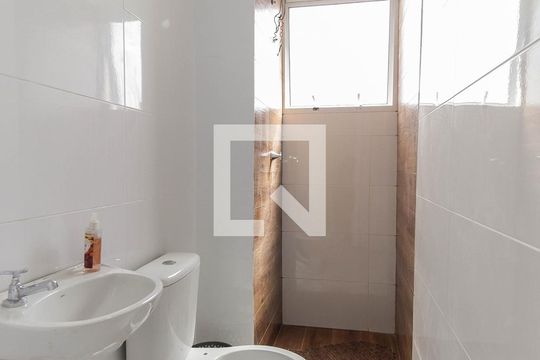 Banheiro de apartamento para alugar com 2 quartos, 44m² em Vila Lourdes, São Paulo