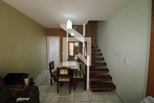 Sala de casa de condomínio à venda com 2 quartos, 90m² em Vila Amalia (zona Norte), São Paulo