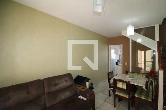 Sala de casa de condomínio à venda com 2 quartos, 90m² em Vila Amalia (zona Norte), São Paulo