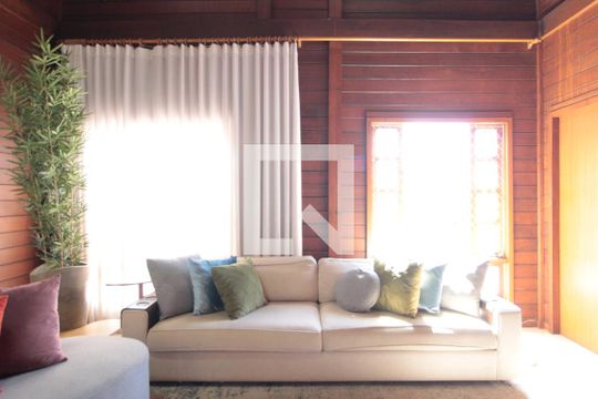 Sala de casa à venda com 5 quartos, 370m² em São Luiz, Belo Horizonte