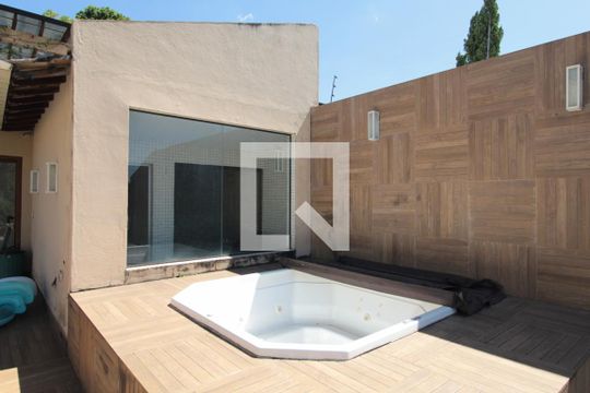 Área Externa de casa à venda com 5 quartos, 370m² em São Luiz, Belo Horizonte