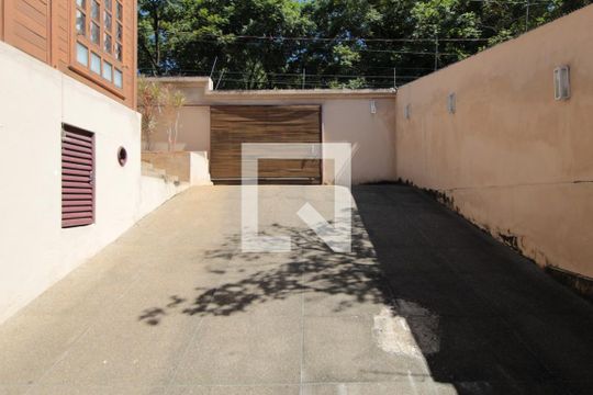 Garagem de casa à venda com 5 quartos, 370m² em São Luiz, Belo Horizonte