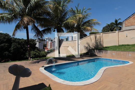 Piscina de casa à venda com 5 quartos, 370m² em São Luiz, Belo Horizonte