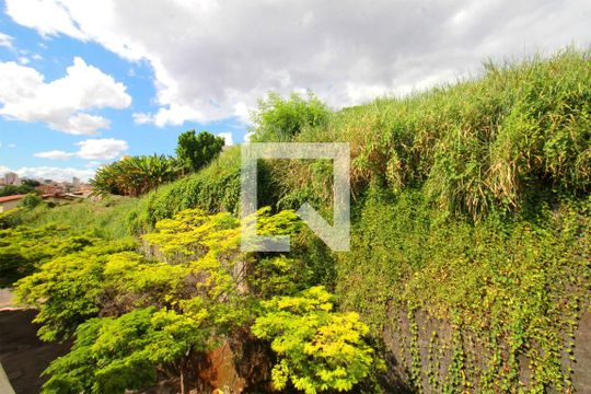 Vista Sala de apartamento à venda com 3 quartos, 67m² em Santa Tereza, Belo Horizonte