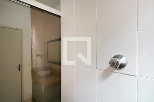 Banheiro Social de apartamento à venda com 3 quartos, 67m² em Santa Tereza, Belo Horizonte