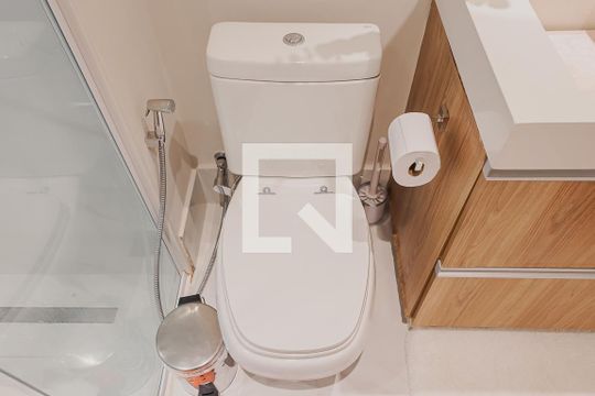 Banheiro de apartamento à venda com 1 quarto, 57m² em Pinheiros, São Paulo