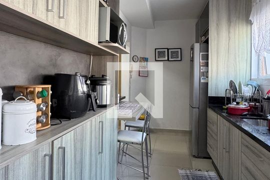 Cozinha de casa de condomínio à venda com 3 quartos, 270m² em Parque Viana, Barueri