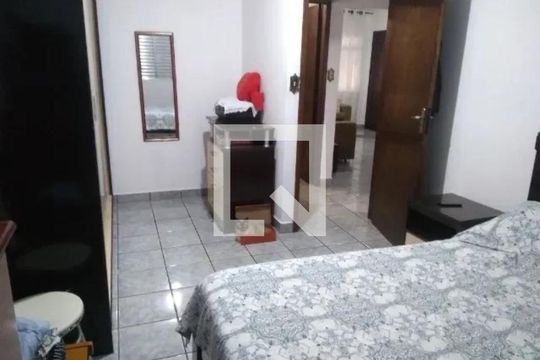 Casa à venda com 2 quartos, 190m² em Parque Capuava, Santo André