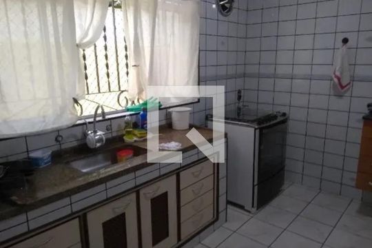 Casa à venda com 2 quartos, 190m² em Parque Capuava, Santo André