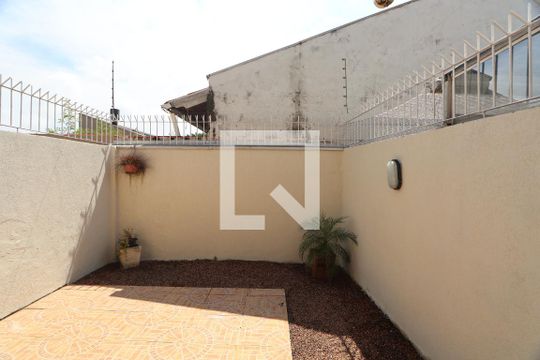 Área externa de casa à venda com 2 quartos, 87m² em São José, Canoas
