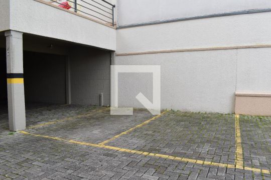 Garagem de apartamento para alugar com 2 quartos, 65m² em Cabral, Curitiba