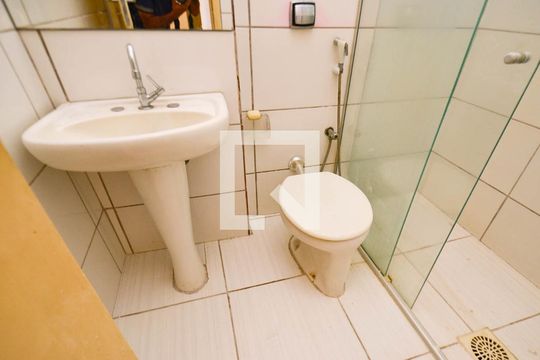 Banheiro de apartamento à venda com 1 quarto, 45m² em Centro, Belo Horizonte