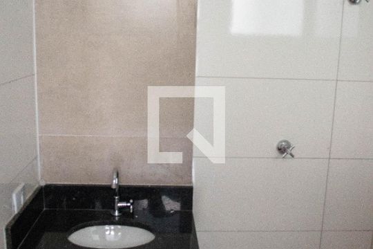 Banheiro de apartamento para alugar com 2 quartos, 56m² em Vila Esperança, São Paulo