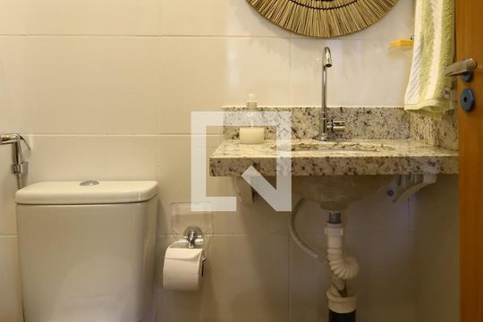 Banheiro de apartamento para alugar com 2 quartos, 52m² em Paraíso do Morumbi, São Paulo
