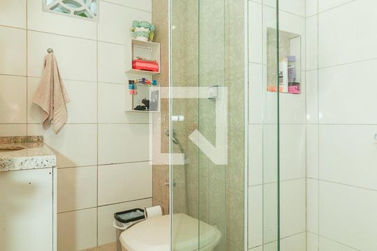 Banheiro de casa à venda com 4 quartos, 200m² em Morro Santana, Porto Alegre
