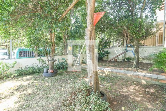 Quintal de casa à venda com 4 quartos, 200m² em Morro Santana, Porto Alegre